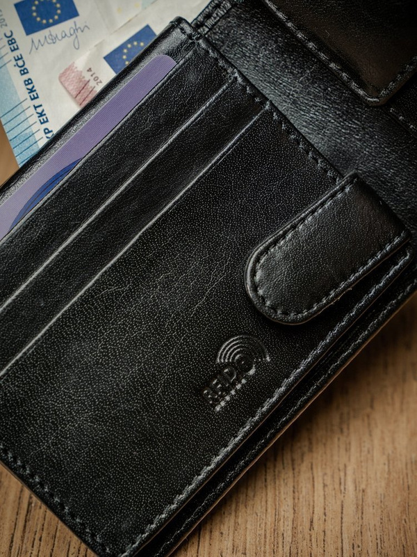 Skórzany portfel męski w wersji poziomej z membraną RFID Stop  - Pierre Andreus