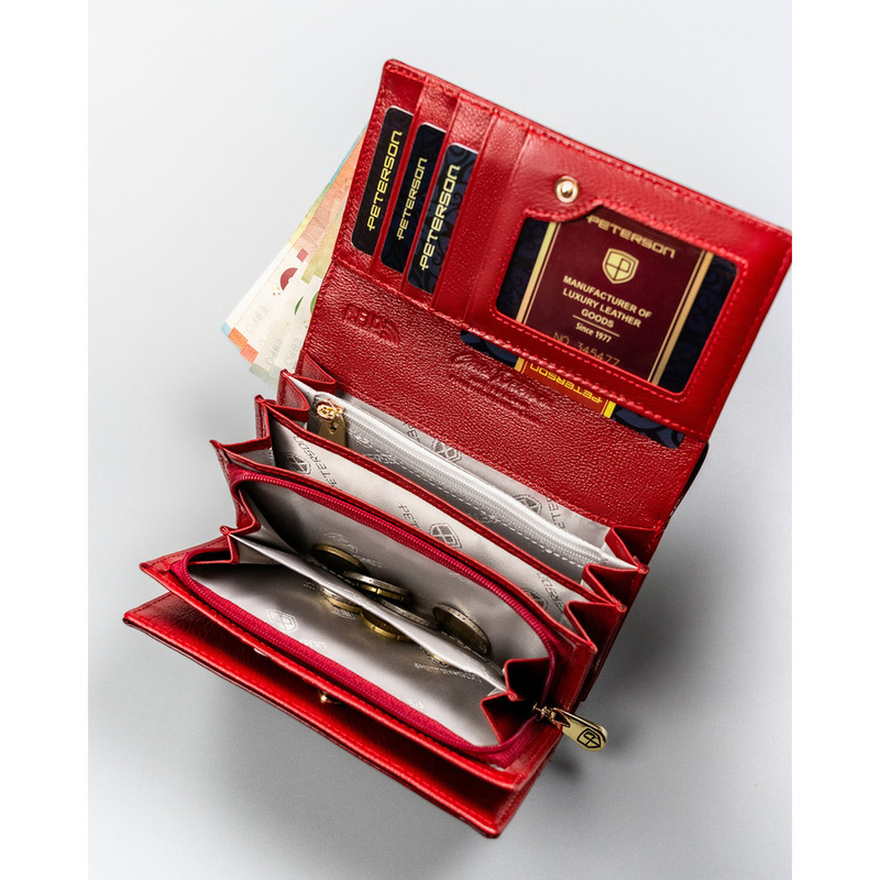 Skórzany, lakierowany portfel damski w czerwonym kolorze, wyposażony w kieszeń zewnętrzną - Peterson