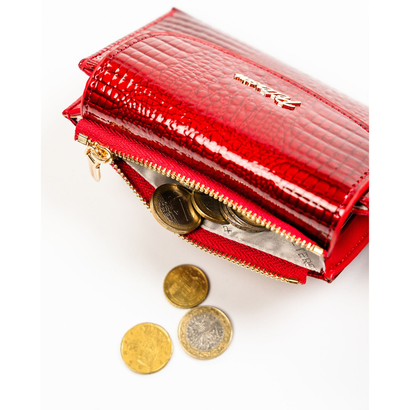 Poziomy, czerwony portfel damski ze skóry ekologicznej z tłoczeniem na wzór skóry krokodyla - Peterson