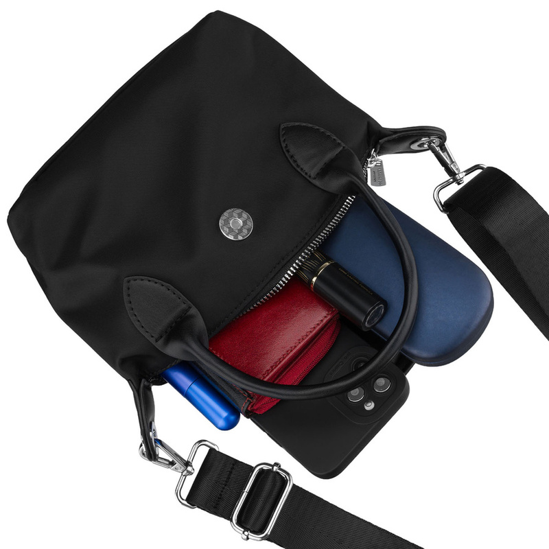 Czarna listonoszka damska z poliestru zawieszona na szerokim pasku i poręcznych uchwytach - Peterson