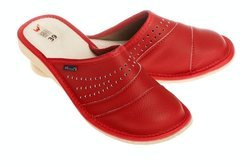 Zabudowane, pantofle na subtelnym podwyższeniu pw145 czerwony/kremowy