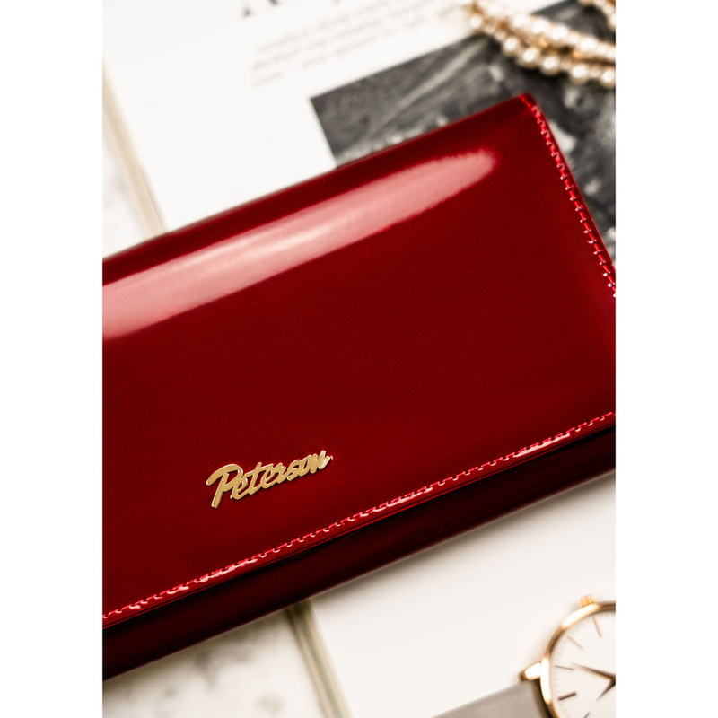 Portfel damski z lakierowanej skóry naturalnej w czerwonym kolorze wyposażony w system RFID - Peterson