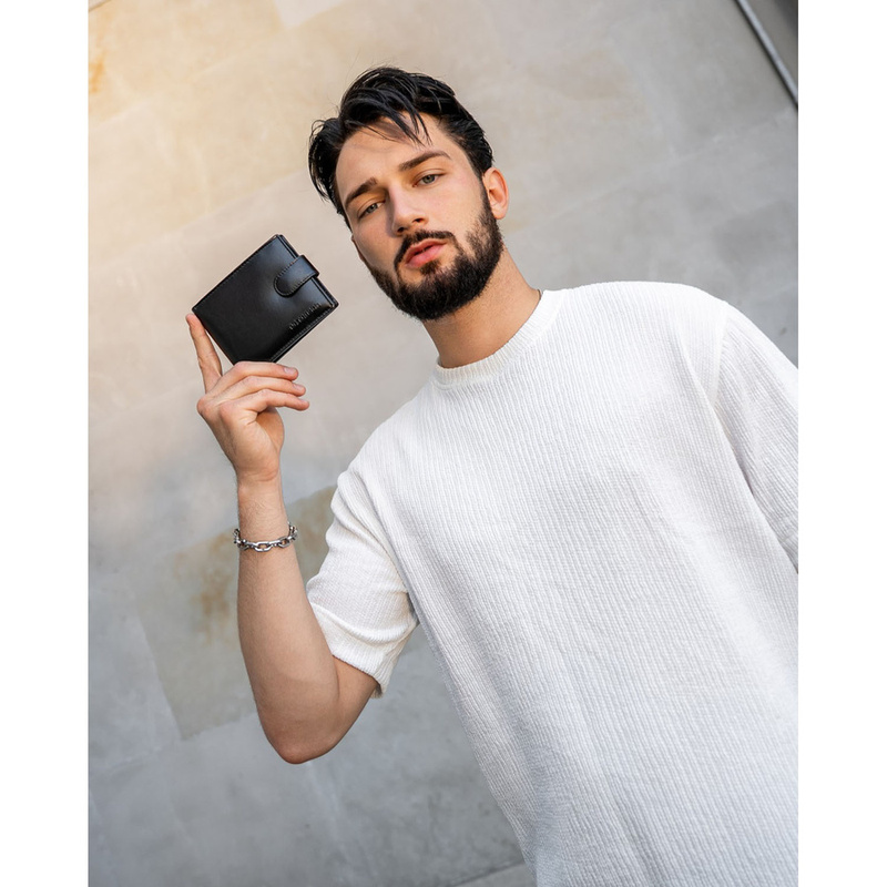 Zestaw prezentowy: skórzany portfel męski w czarnym kolorze z systemem RFID i pasek ze skóry ekologicznej - Peterson