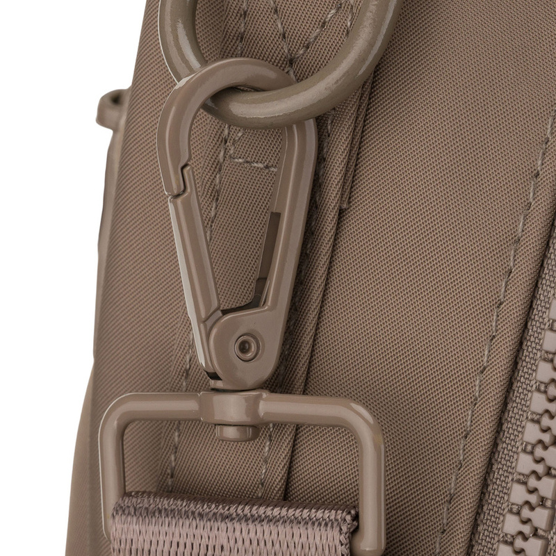 Mały, beżowy plecak damski wykonany z poliestru, wyposażony w dodatkowy pasek - Peterson