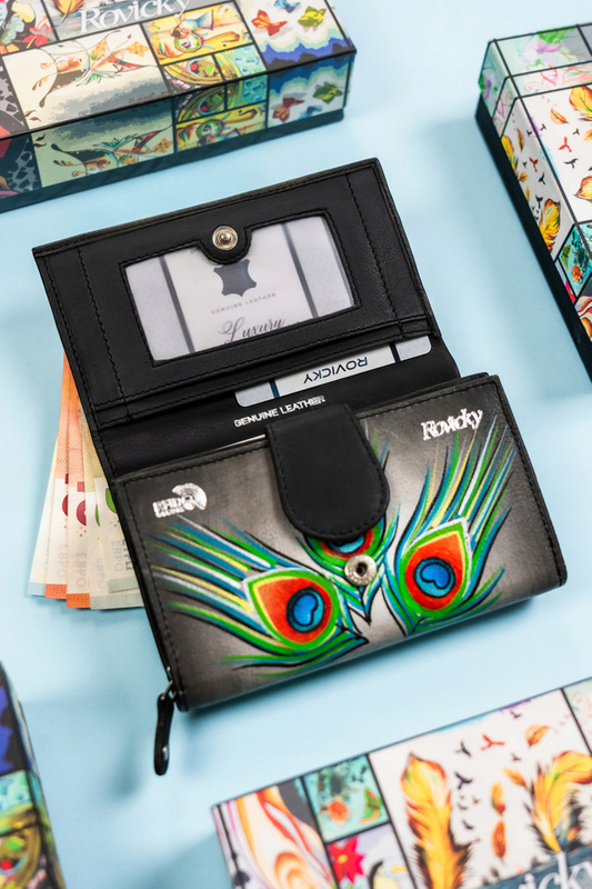 Rovicky Pojemny skórzany portfel damski na zatrzask roślinny wzór