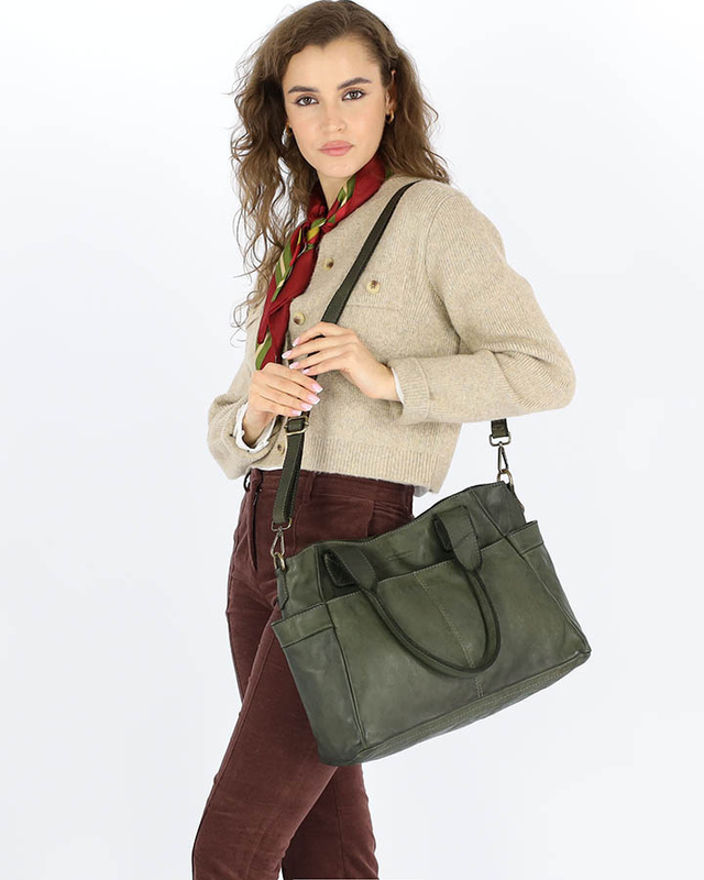 Torebka damska skórzana z kieszeniami na zewnątrz - MARCO MAZZINI zielona