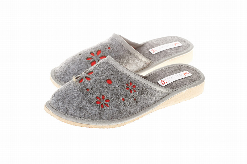 Wójciak Podhale damskie domowe kapcie filcowe kwiatowy haft zabudowane