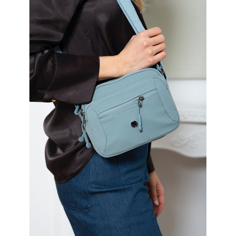 Praktyczna, niebieska listonoszka damska zawieszona na regulowanym pasku - Peterson