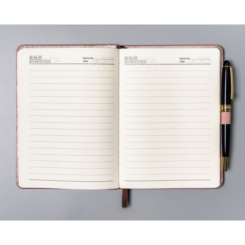 Różowy notes w formacie B6 zadrukowany w linie, wyposażony w gumkę zamykającą - Peterson