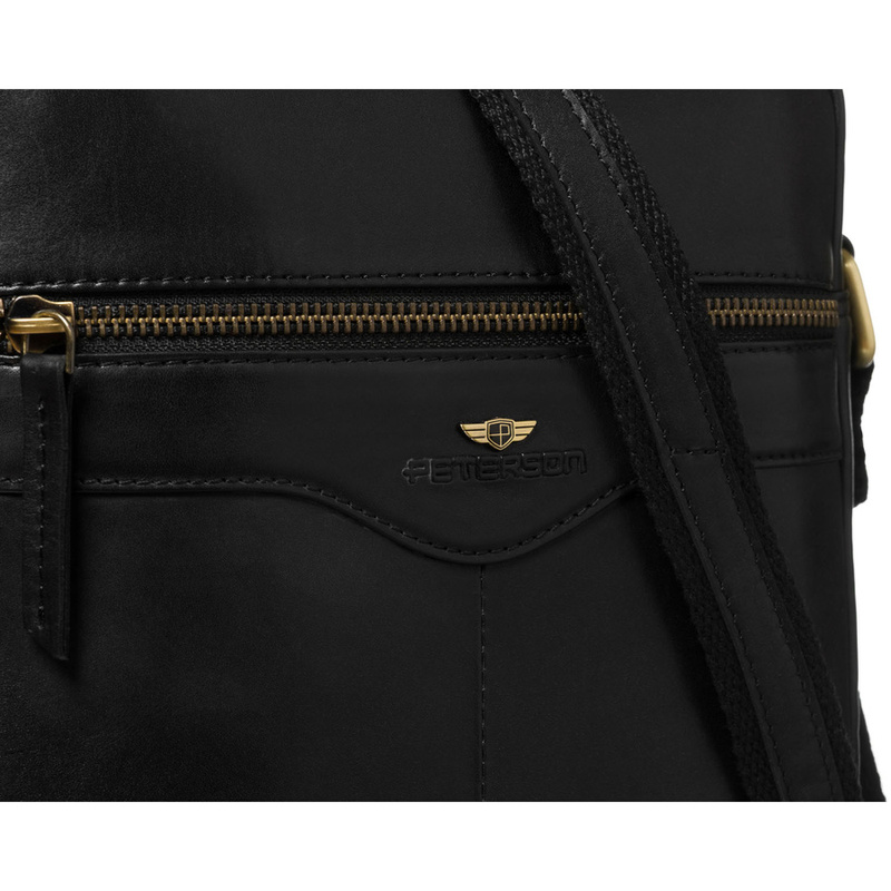 Jednokomorowa listonoszka męska ze skóry naturalnej w czarnym kolorze - Peterson