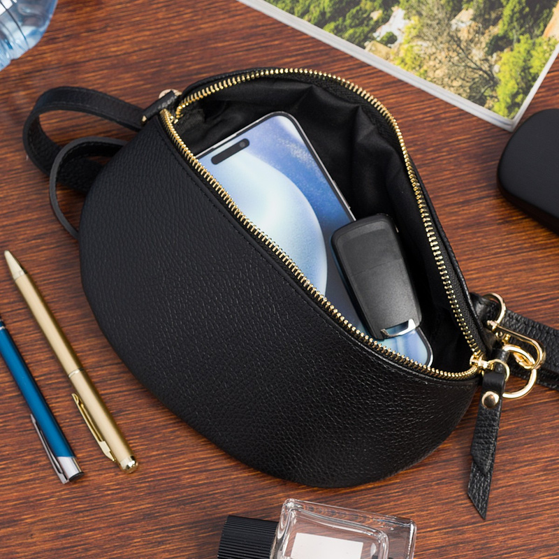 Damska Skórzana Włoska Saszetka Nerka na pasek czarna złoty suwak B68