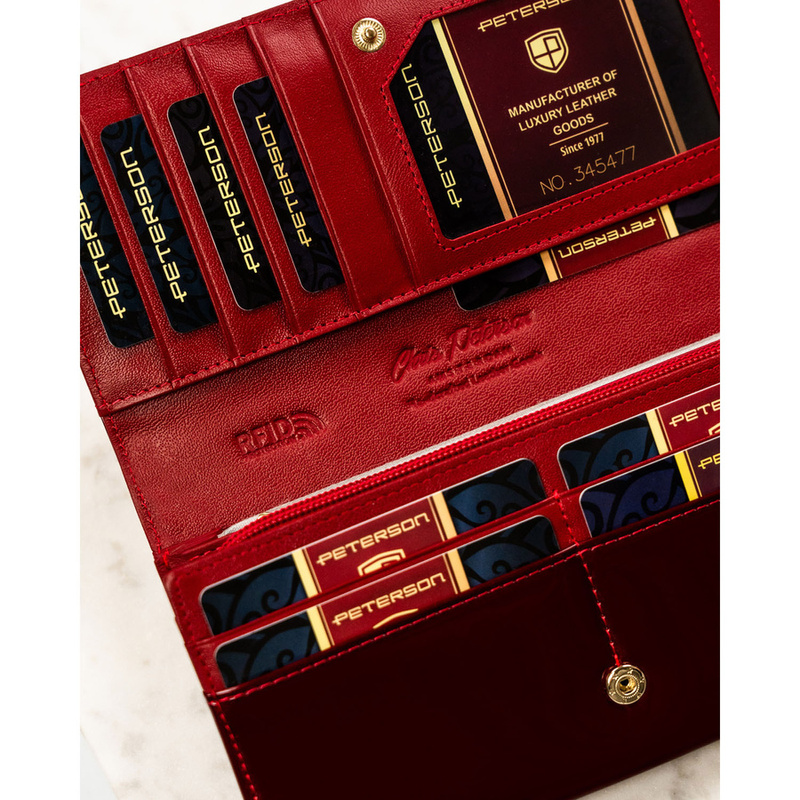 Portfel damski z lakierowanej skóry naturalnej w czerwonym kolorze wyposażony w system RFID - Peterson