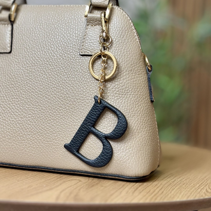 Florence literki brelok do torebki zawieszka do kluczy skóra naturalna