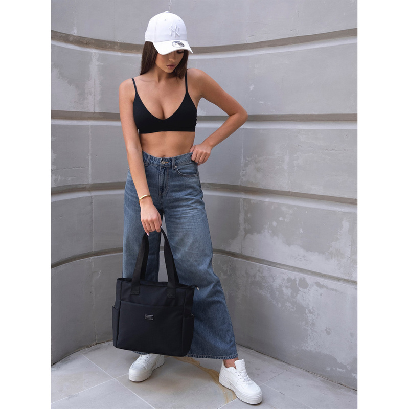 Duża torebka damska w czarnym kolorze zawieszona na wygodnych uchwytach - Peterson