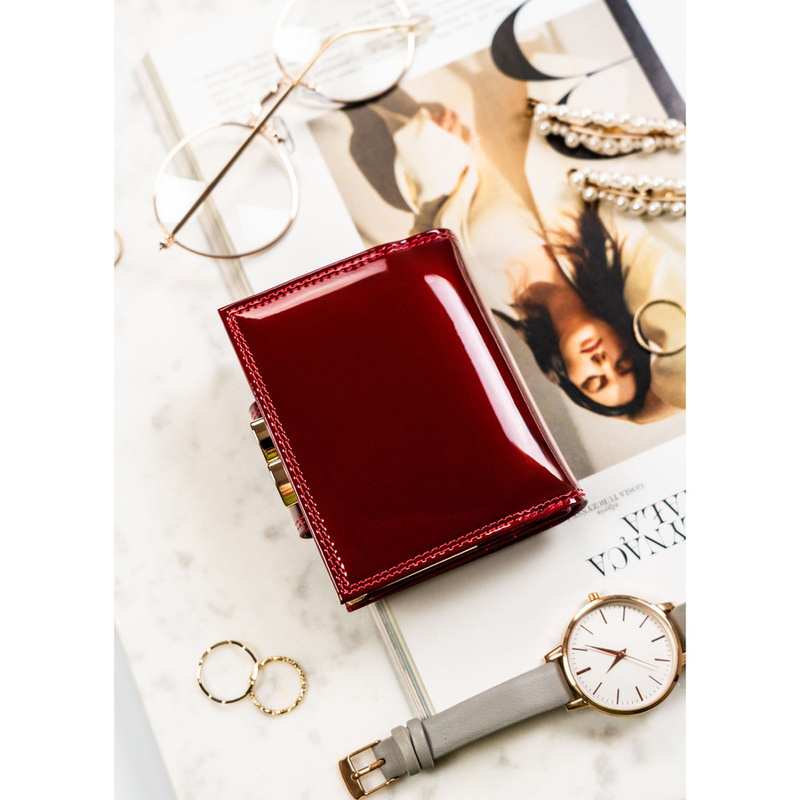 Czerwony portfel damski wykonany ze skóry naturalnej wyposażony w system RFID - Peterson