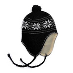 Czapka z kamyczkami i pomponem