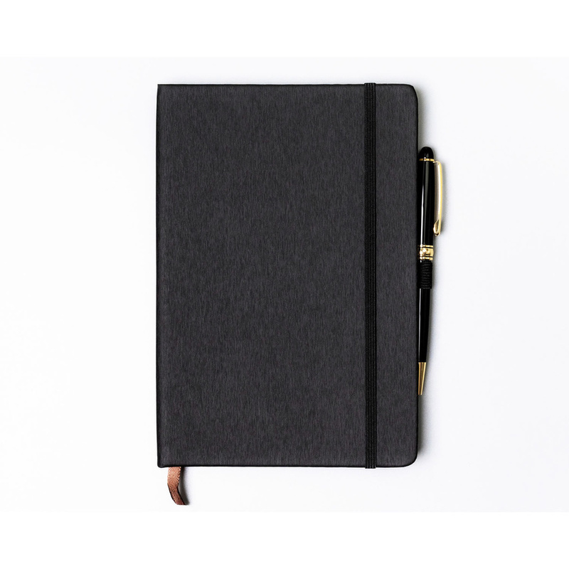 Czarny notes w formacie A5 zadrukowany w linie - Peterson