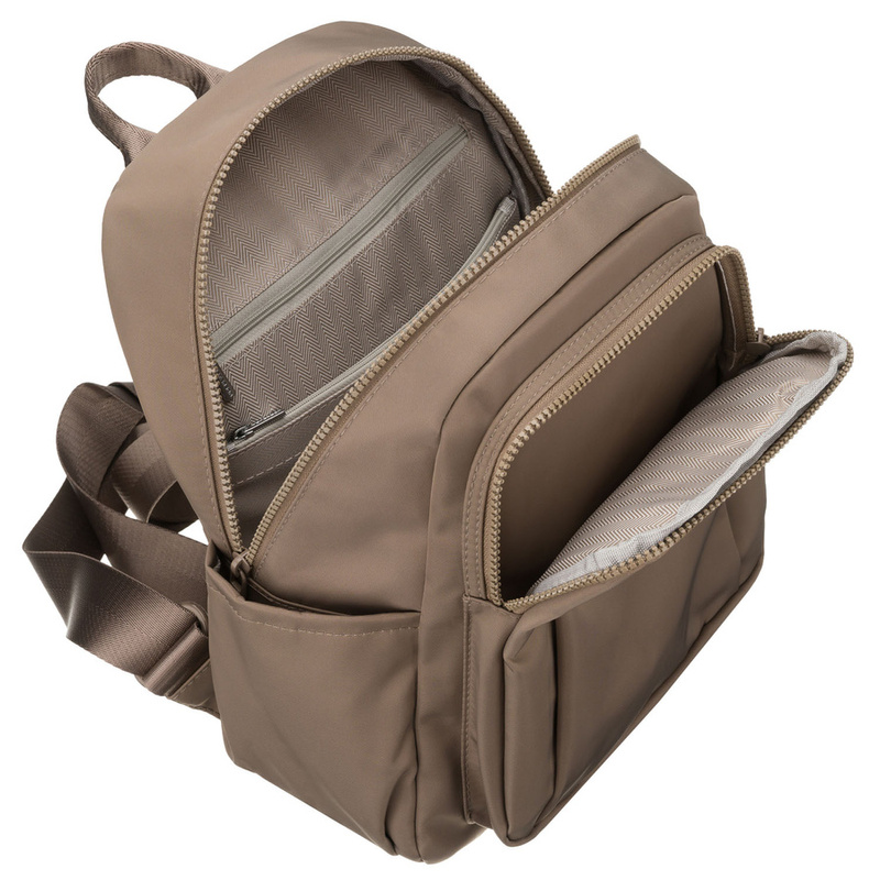 Beżowy plecak damski wykonany z poliestru, zawieszony na regulowanych szelkach - Peterson