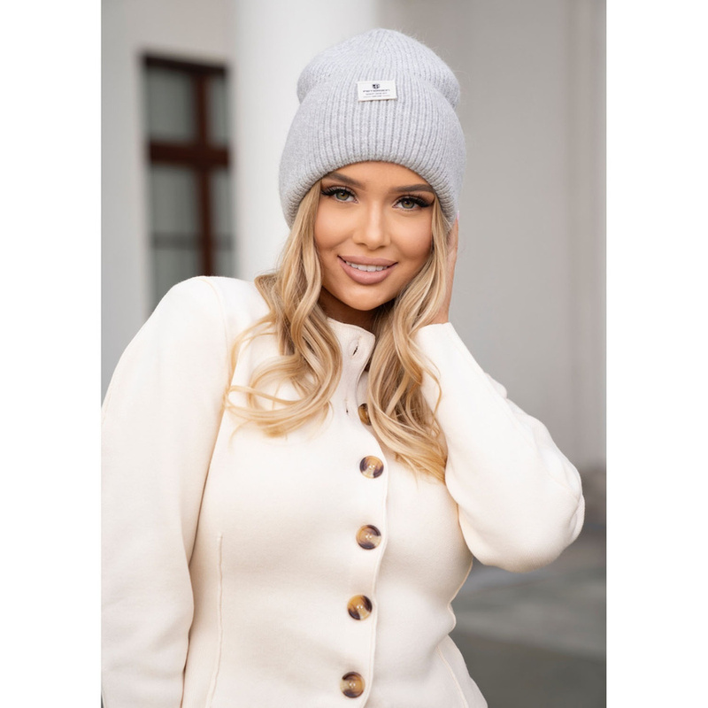 Szara, zimowa czapka damska beanie z logo marki - Peterson