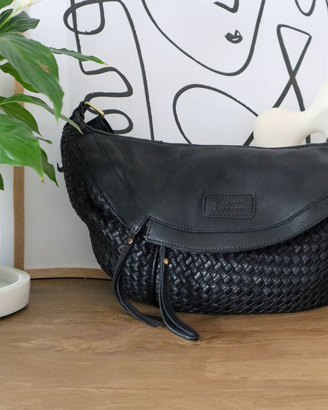 Duża torebka nerka półksiężyc skóra pleciona - MARCO MAZZINI czarna
