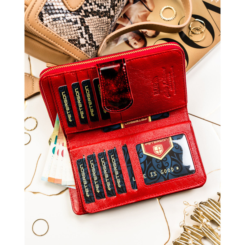 Pionowy, lakierowany portfel damski ze skóry naturalnej i ekologicznej w czerwonym kolorze - Peterson