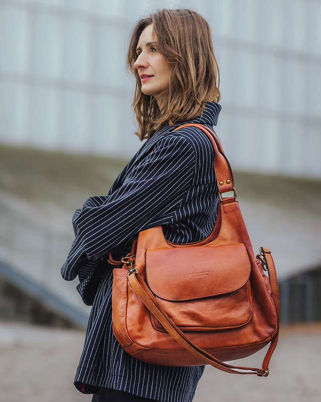 Włoska torebka skórzana z kieszenią z przodu retro bag handmade - MARCO MAZZINI brąz camel