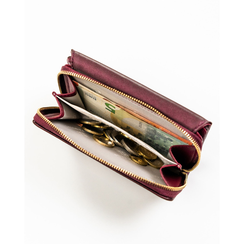 Portfel damski ze skóry ekologicznej w fioletowym kolorze wyposażony w system RFID - Peterson