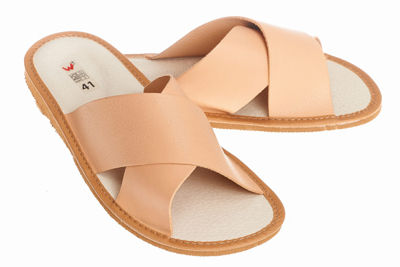 Pantofle męskie Wójciak, klin o wysokości 1,5 cm , lekkie i wygodne. Model 278
