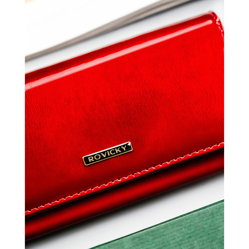 Duży, czerwony portfel damski ze skóry naturalnej i ekologicznej wyposażony w system RFID - Rovicky