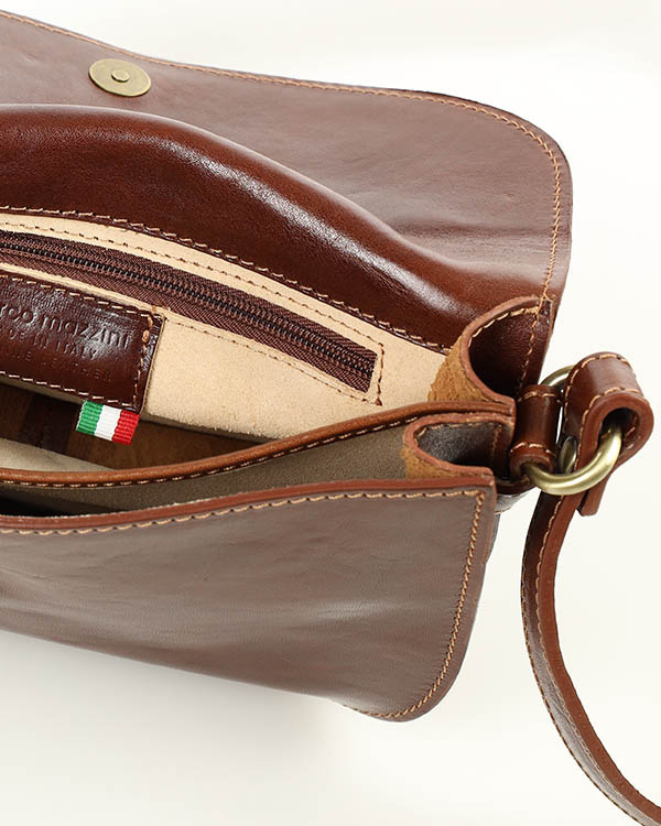 Skórzana torebka saddle bag półksiężyc sztywna skóra - MARCO MAZZINI brązowa