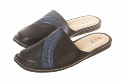 Pantofle męskie Wójciak, klin o wysokości 1,5 cm , wkładka ze skóry bydlęcej. Model 249