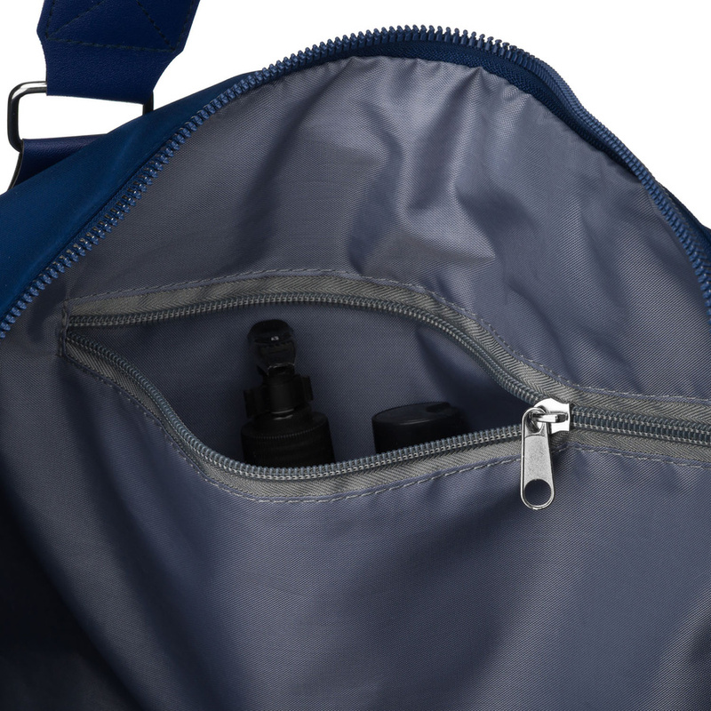 Sportowa torba treningowa z poliestru w granatowym kolorze, jednokomorowa - Peterson