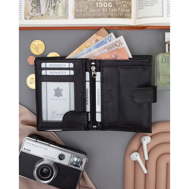 Duży, skórzany portfel męski w czarnym kolorze zamykany zatrzaskiem - 4U Cavaldi