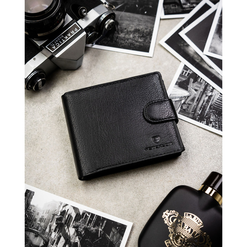 Poziomy, duży portfel męski ze skóry naturalnej w czarnym kolorze zamykany na zatrzask, w zestawie z brelokiem - Peterson