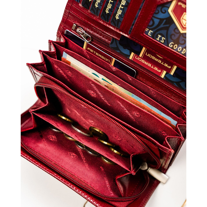 Skórzany portfel damski w czerwonym kolorze zamykany na zatrzask - Peterson