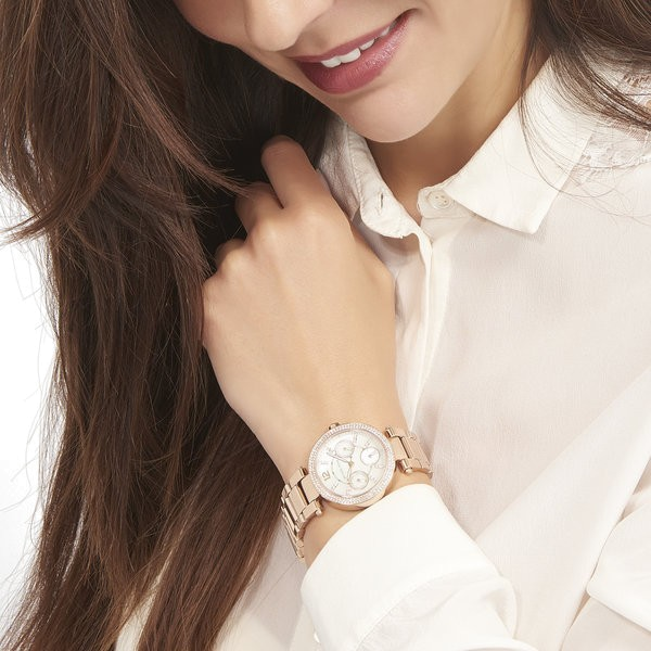 Zegarek MICHAEL KORS MK5616. Kwarcowy, Kolor biały. Kobieta.