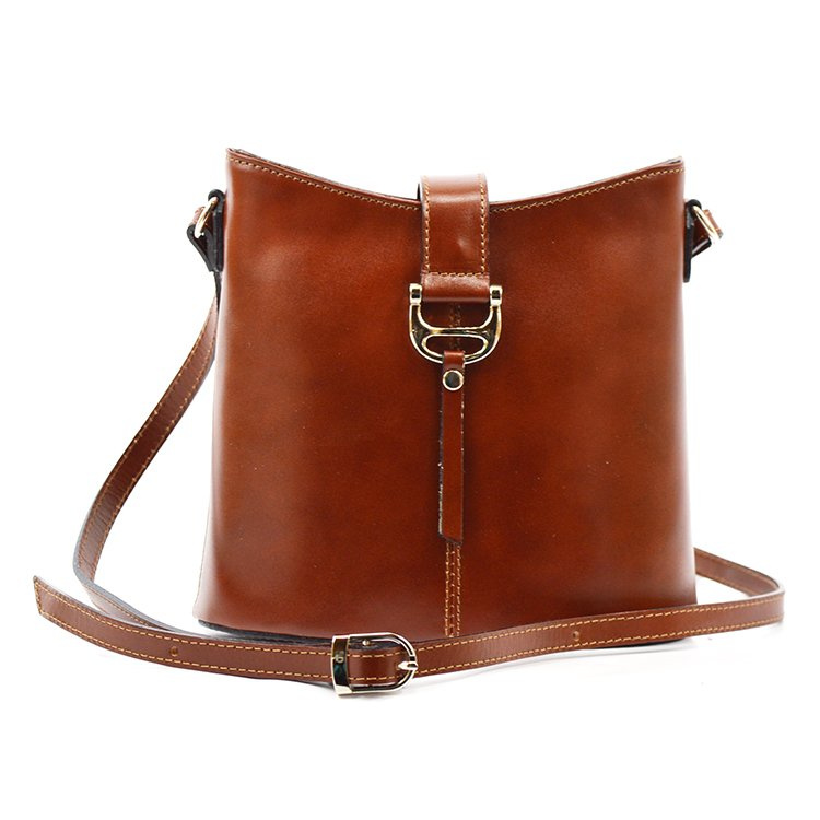 Zgrabna listonoszka skórzana damska Vera Pelle