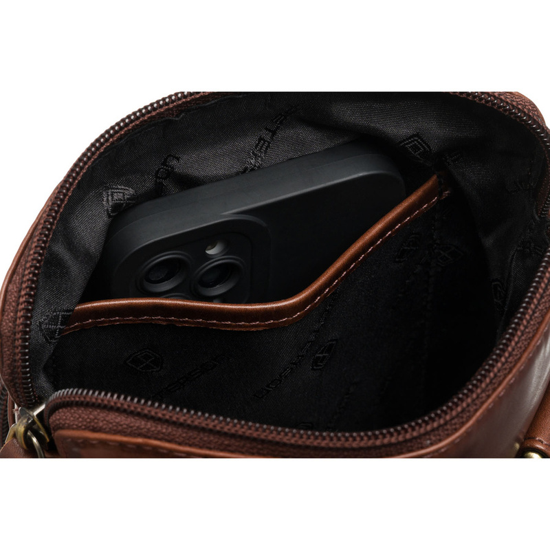 Elegancka, skórzana listonoszka męska w brązowym kolorze zamykana suwakiem - Peterson