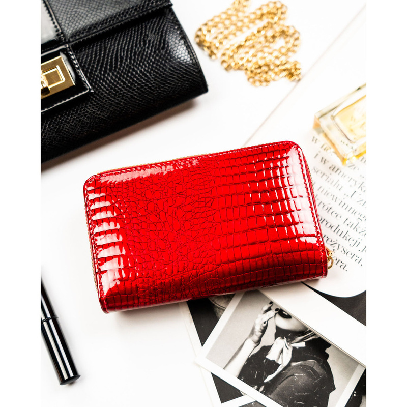 Duży, czerwony portfel damski ze skóry ekologicznej z tłoczeniem na wzór skóry krokodyla - Peterson