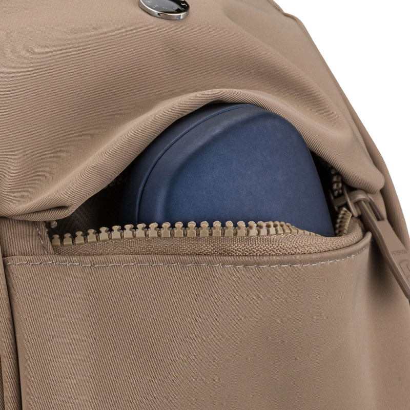 Mały, beżowy plecak damski wykonany z poliestru - Peterson