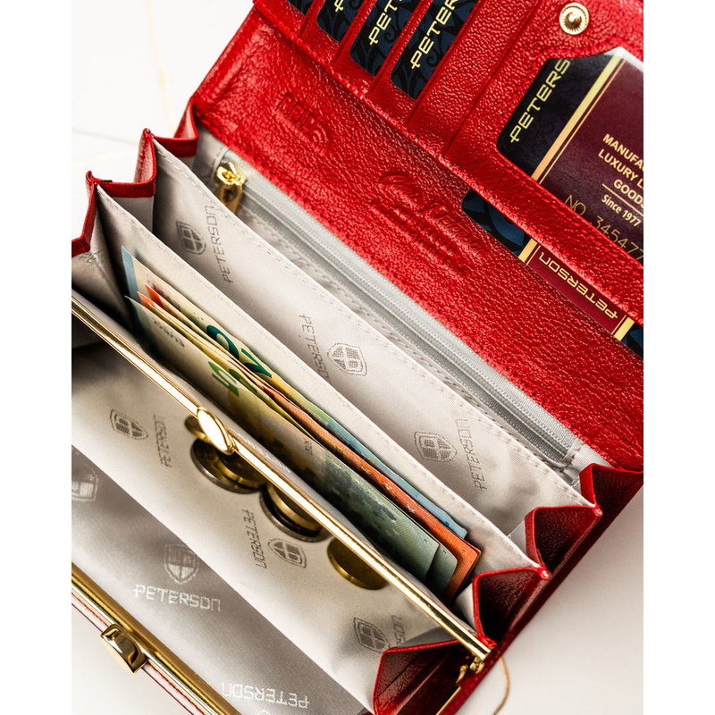 Czerwony, skórzany portfel damski ze wzorem imitującym gadzią skórę - Peterson