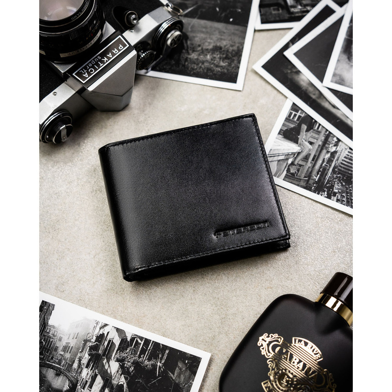 Portfel męski ze skóry naturalnej w czarnym kolorze wyposażony w system RFID, w zestawie z brelokiem - Peterson