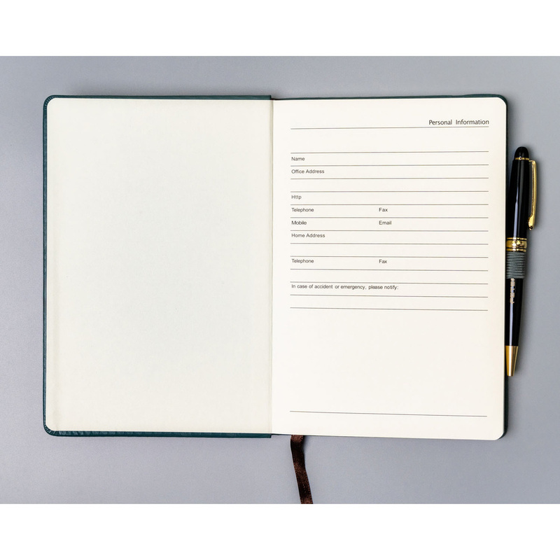 Zielony notes w twardej oprawie formacie A5 zadrukowany w linie, wyposażony w pętelkę na długopis - Peterson