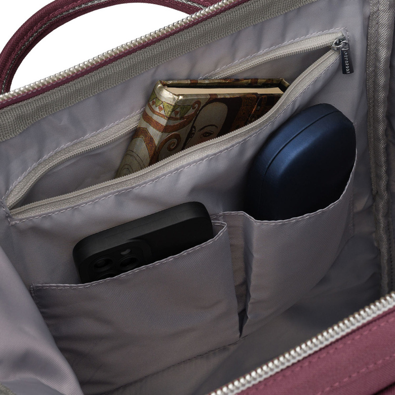 Fioletowy plecak damski z poliestru z miejscem na laptopa i portem USB - Peterson