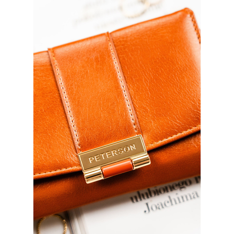 Brązowy portfel damski wykonany ze skóry ekologicznej i zamykany na zatrzask - Peterson