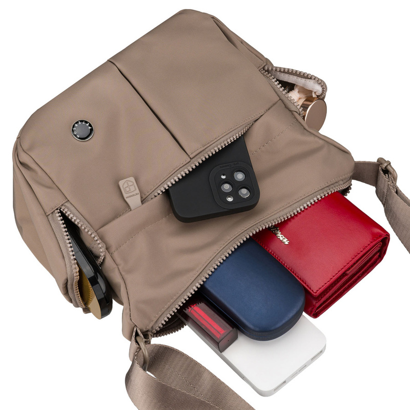 Beżowa listonoszka damska z poliestru zawieszona na szerokim pasku, dwukomorowa - Peterson