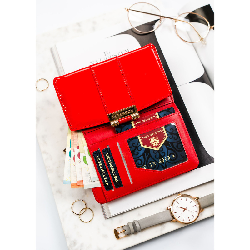 Czerwony, poziomy portfel damski wykonany z lakierowanej skóry ekologicznej - Peterson