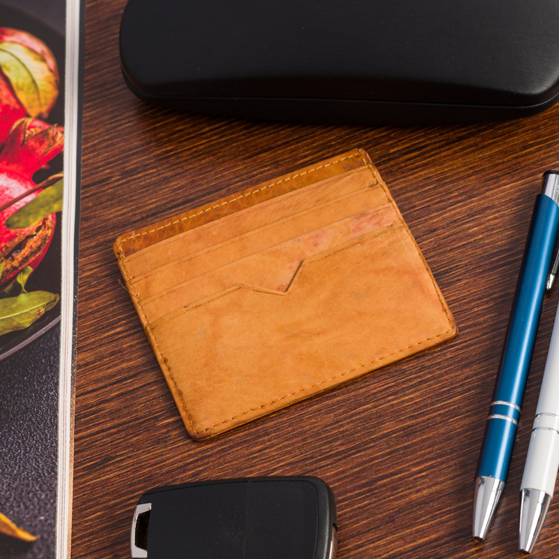 Etui na dokumenty karty wizytówki skórzane slim portfel kamelowe Beltimore E49