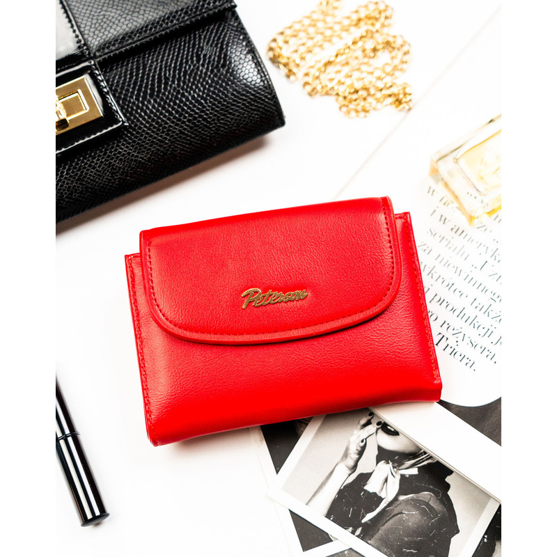 Poziomy, czerwony i gładki portfel damski ze skóry ekologicznej zamykany zatrzaskiem magnetycznym - Peterson