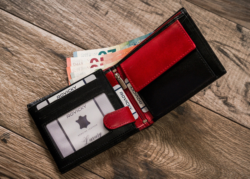 Zgrabny męski skórzany portfel z RFID od Rovicky
